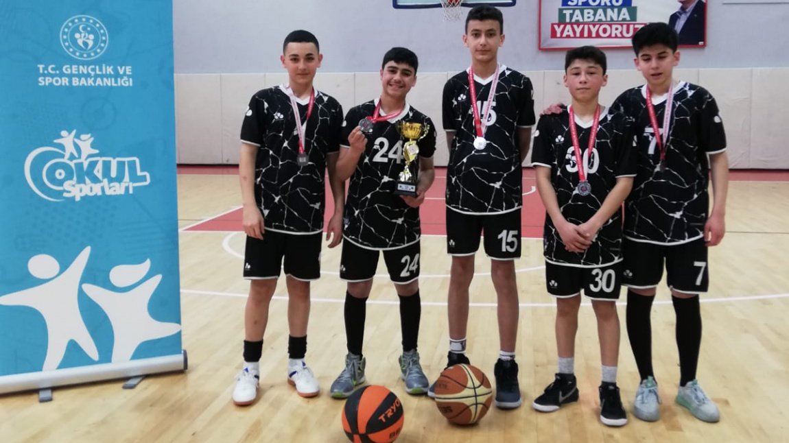 Okulumuz 3*3 Basketbol Yıldız Erkekler Takımı il 2.si..
